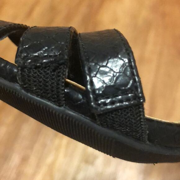 Cushion Walk by Avon Black Snakeskin Print Heels Size 6 - Picture 9 of 14